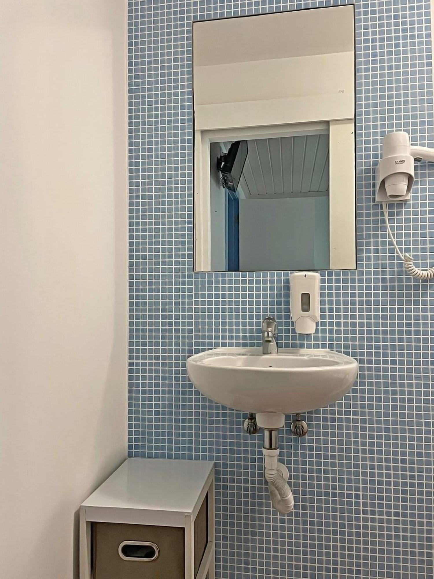 Granny'S Guesthouse Прая-ди-Мира Экстерьер фото